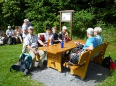 pause-bei-der-niederstadtfelder-quelle